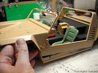 タミヤ・ランボルギーニ・チータのボディ製作 ～車内をボディ本体に組み込む